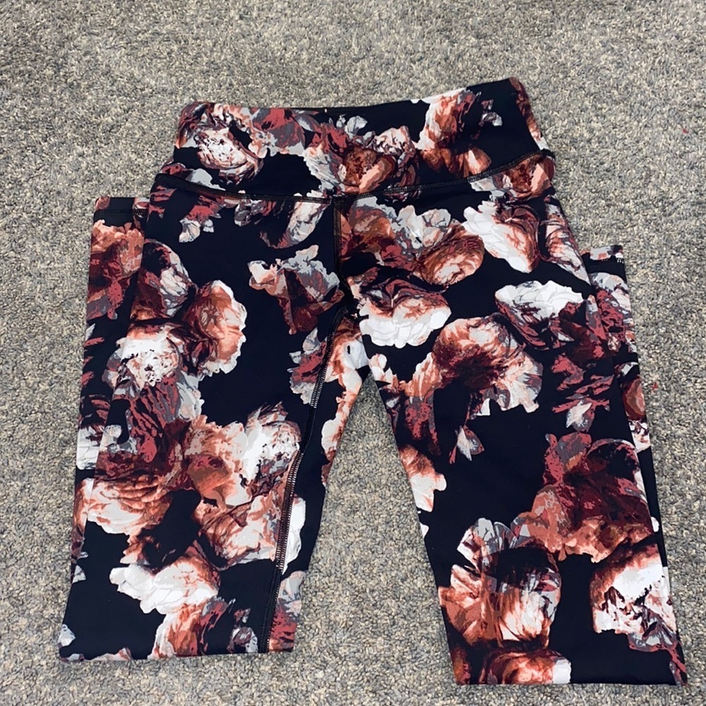 VICTORIA'S SECRET black rose floral knockout leggings - Picture 2 of 6